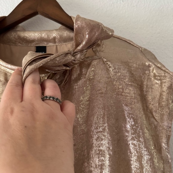 Metallic Gold Tie Neck Blouse Large 8/10 Statement Elegant Holiday Party Layer - Picture 10 of 12